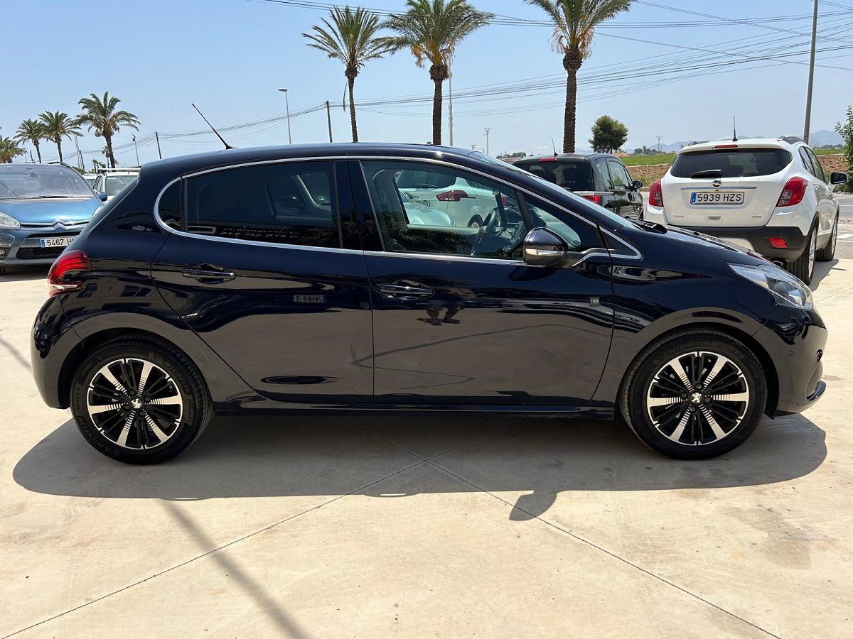 PEUGEOT 208 1.2 VTI TECH EDITION SPANISH LHD IN SPAIN 35000 MILES STUNNING 2019